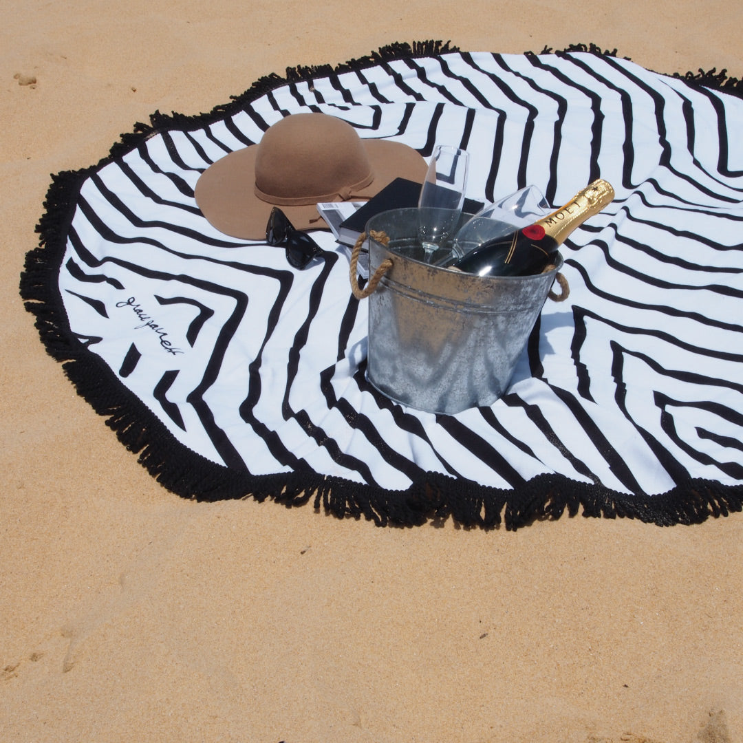 Hemera Black + White Beach Towel - Summer 2018/19 image 4