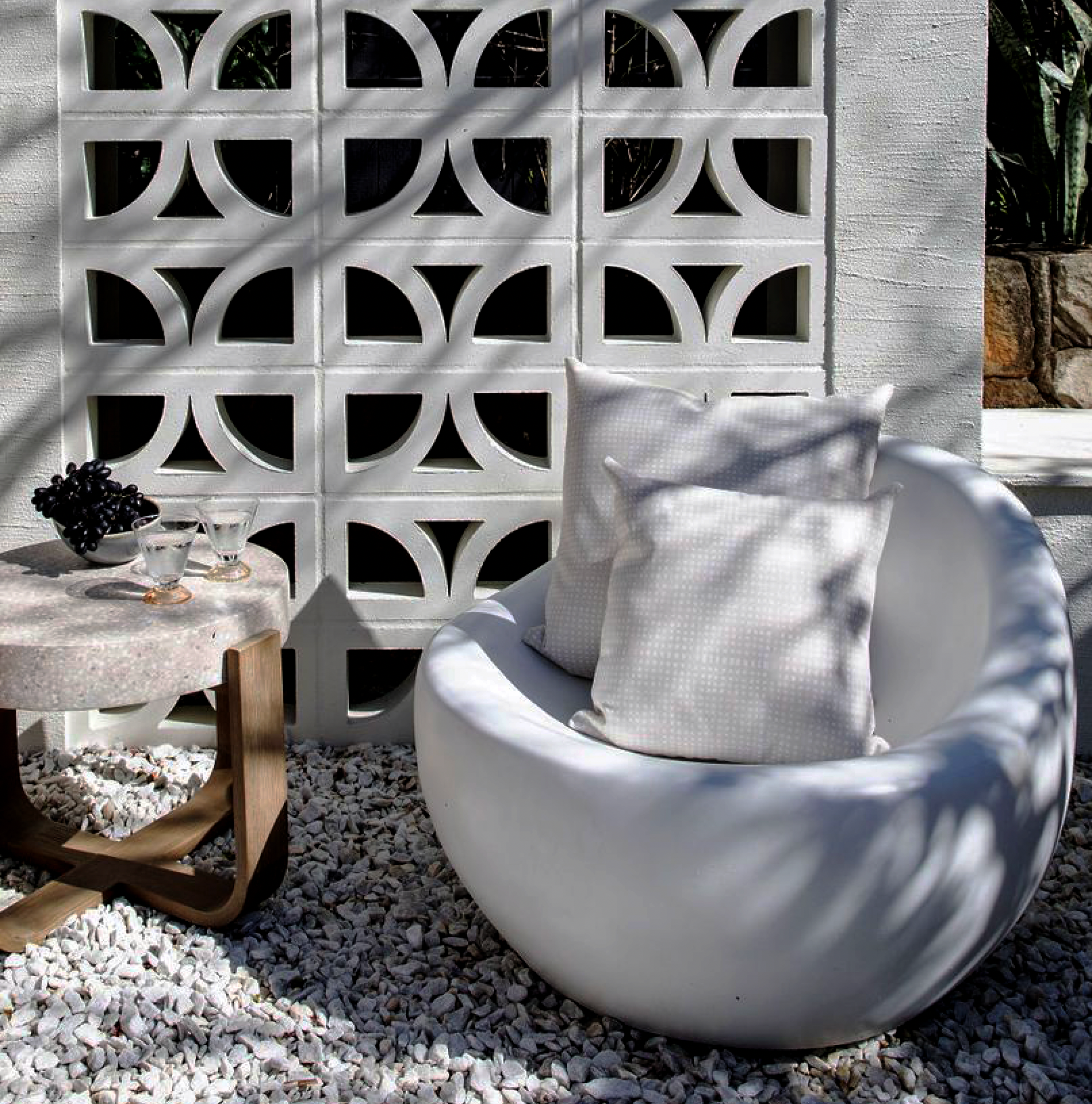 Fishnet Pale Clay Cushion (Three Birds)